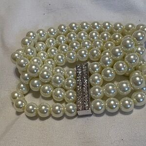 Premier Designs Cream Pearl Bracelet with Silver Accent